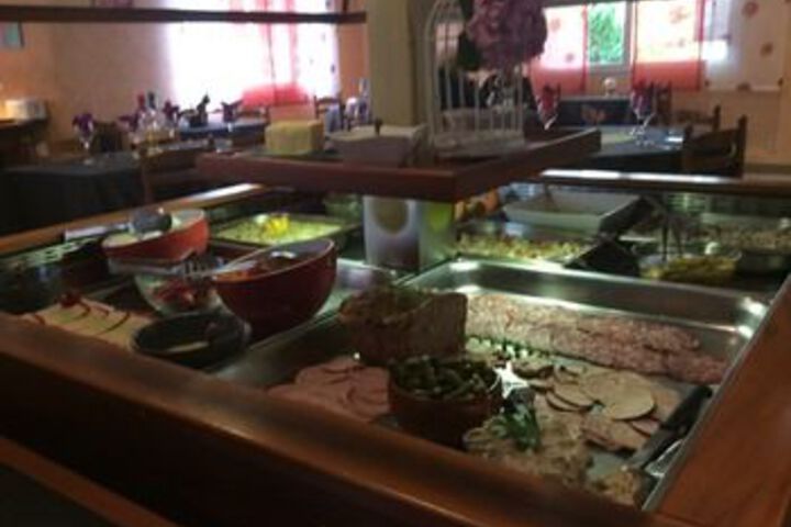 Dining 10 of 31