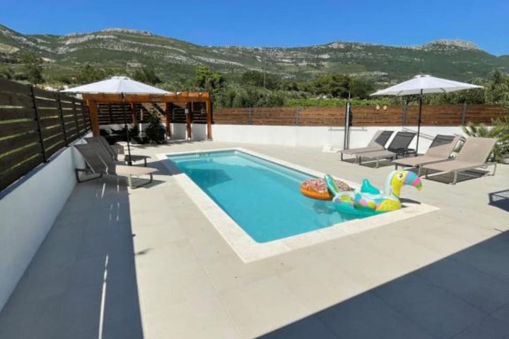 Pool 35 of 42