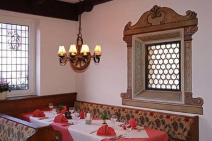 Dining 11 of 13