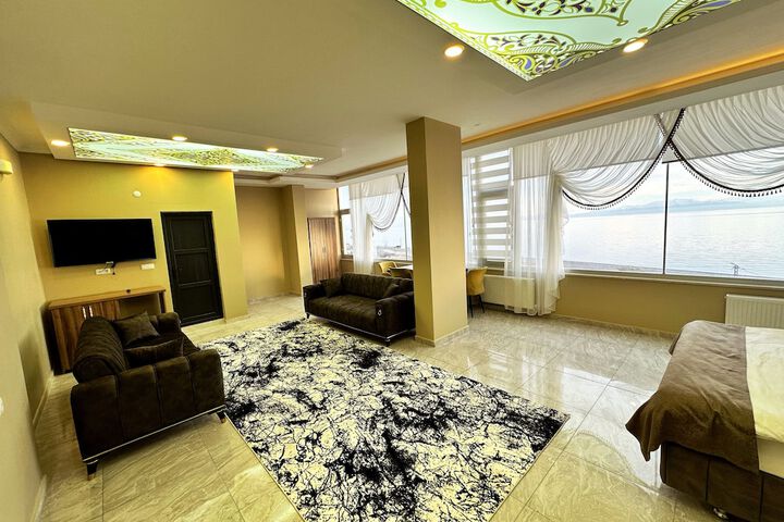 Room 5 of 16