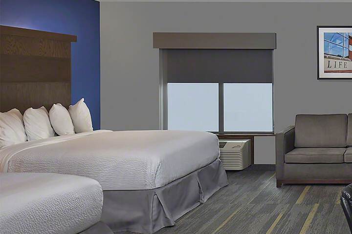 2 Queen Beds (2 of 10)