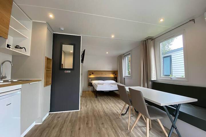 Room 16 of 52