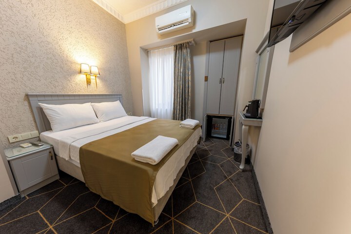 Room 26 of 77