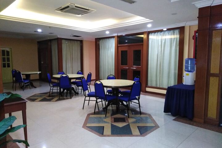 Hotel Interior 4 of 33