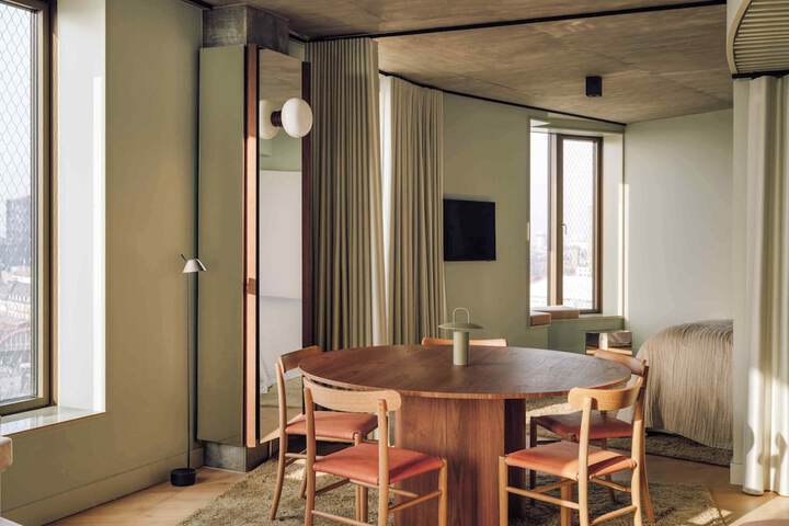Room 41 of 100