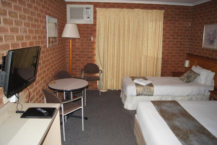 Room 10 of 40