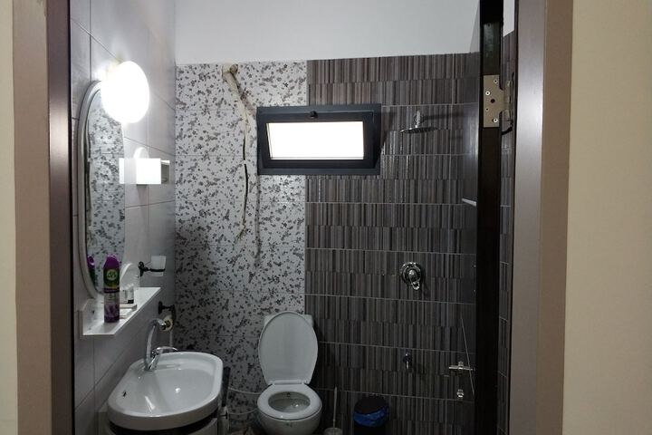 Room 9 of 12