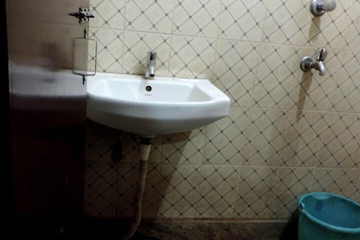 Room 10 of 14