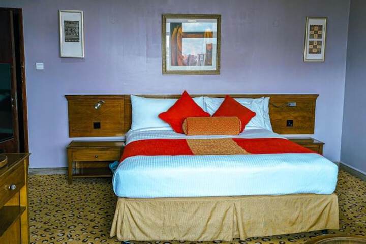 Room 4 of 15