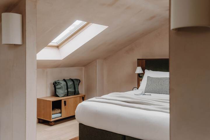 Room 8 of 73