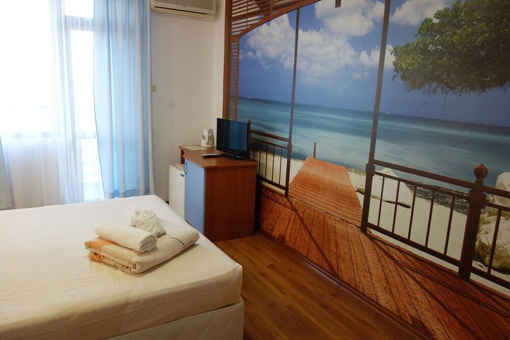 Room 11 of 29