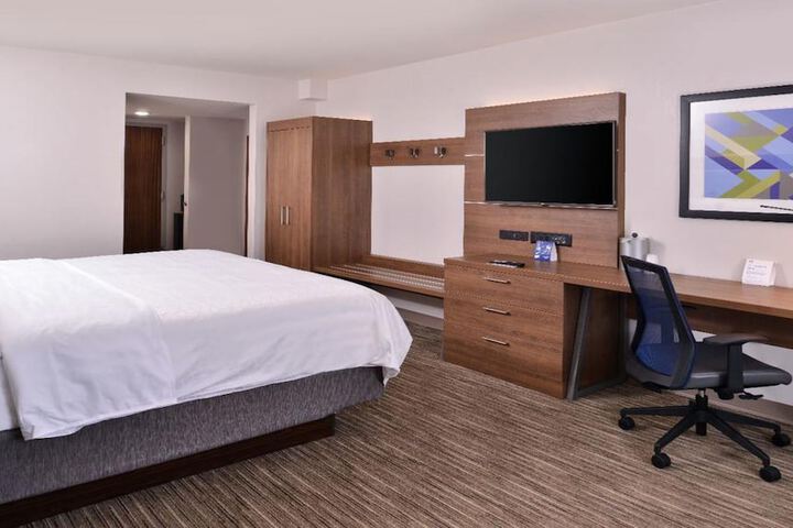 Standard | King Bed (8 of 16)