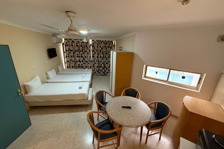 Room 18 of 33