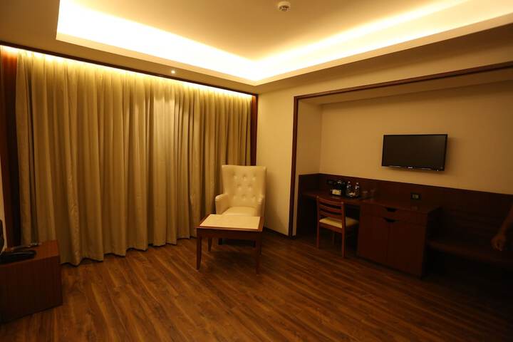 Room 11 of 35