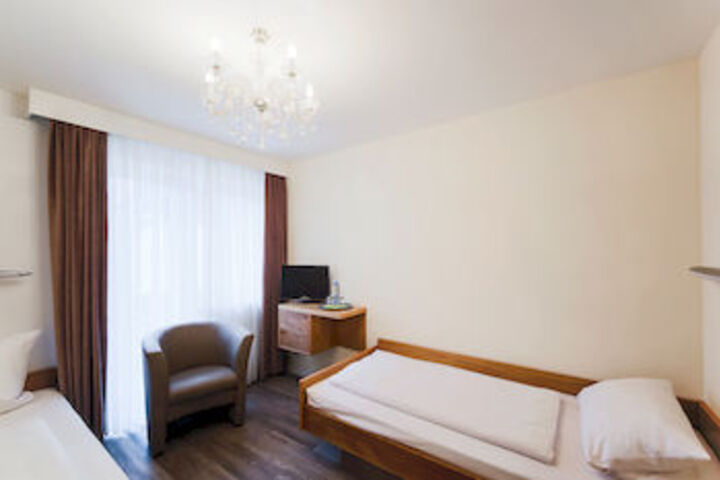 Room 17 of 27
