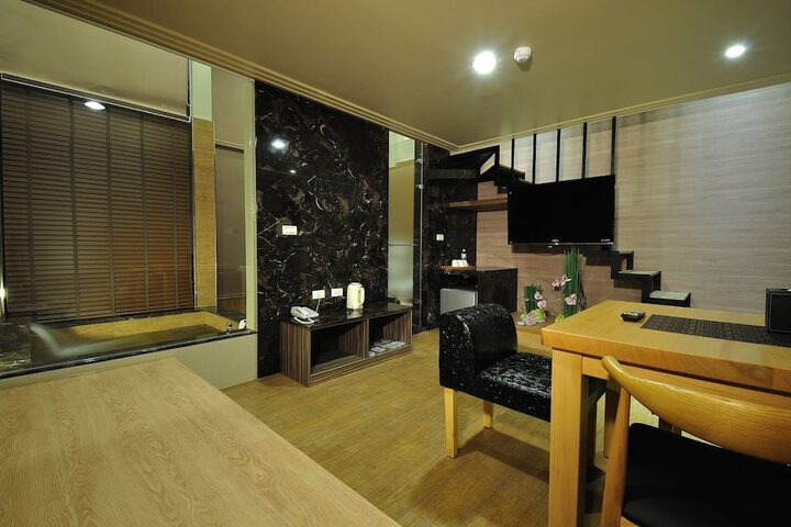 Room 34 of 60