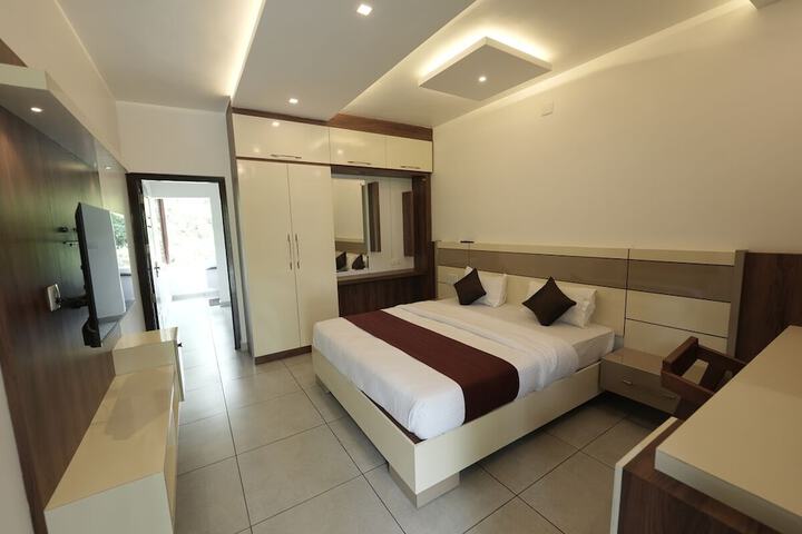 Room 2 of 7