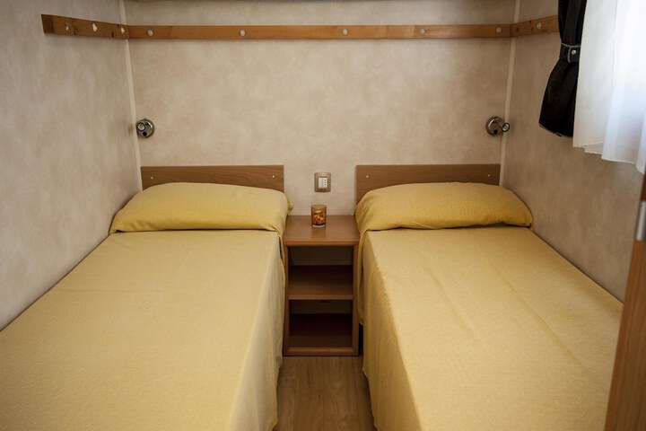 Room 10 of 168