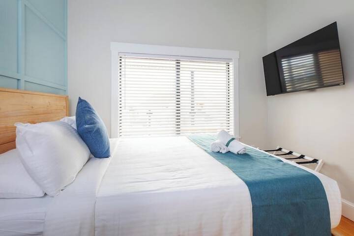 Room 10 of 28