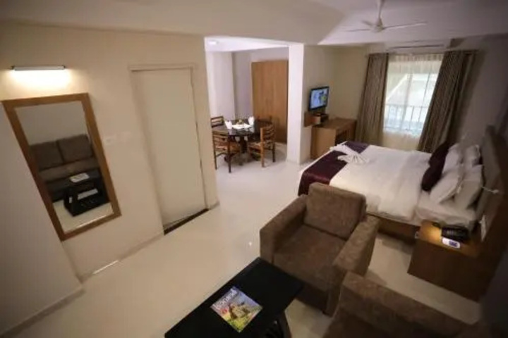 Room 4 of 8