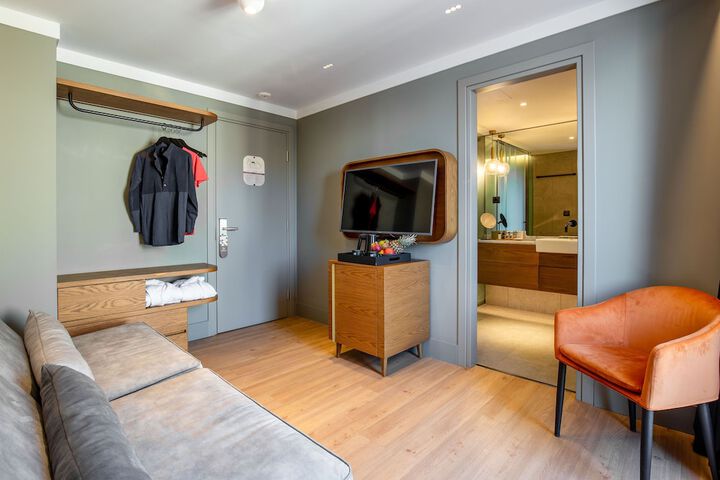 Room 28 of 62