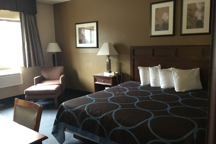 1 King Bed (1 of 8)