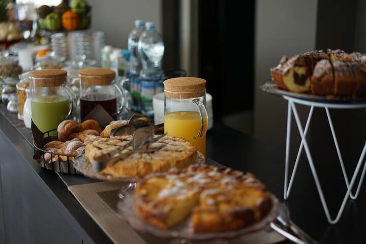 Breakfast/Coffee Service 33 of 76