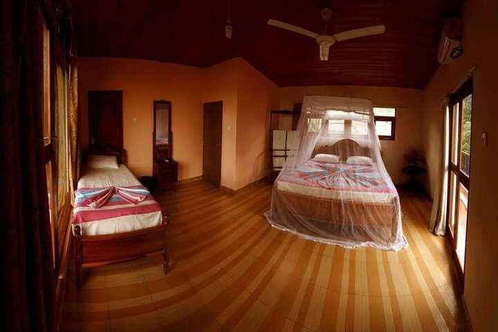 Room 10 of 13