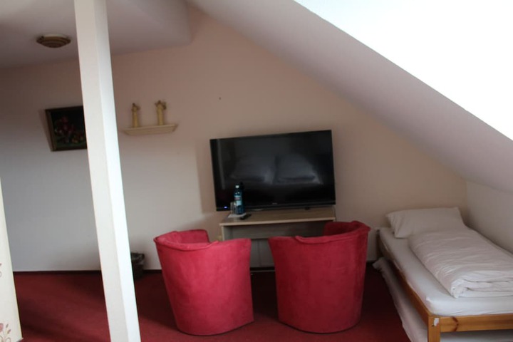 Room 27 of 68