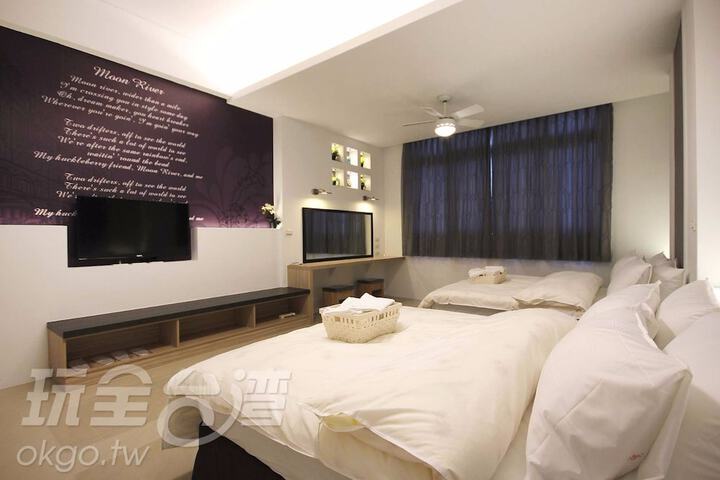 Room 7 of 18