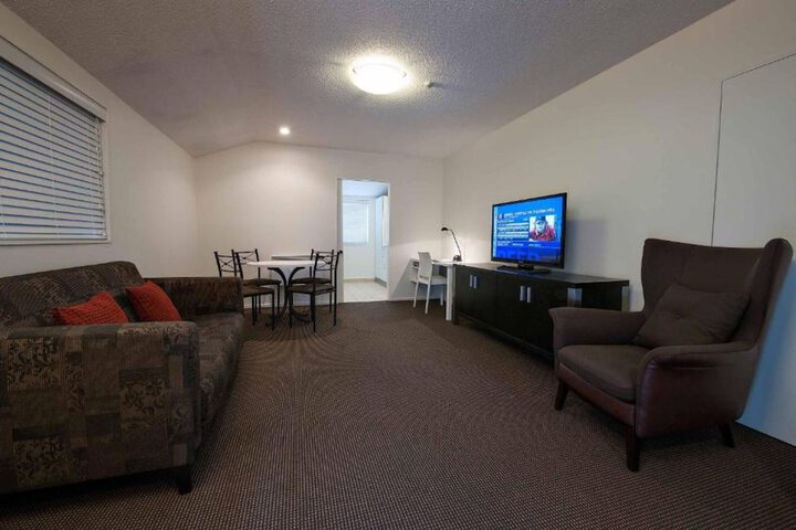 Room 7 of 16