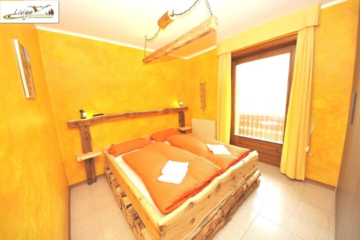 Room 2 of 27