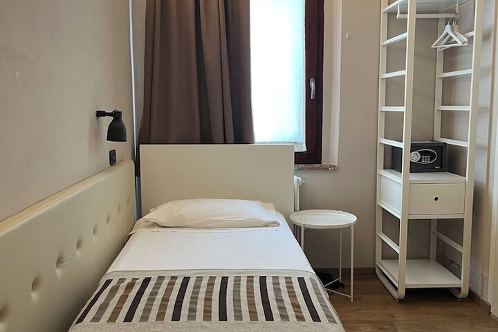 Room 11 of 22