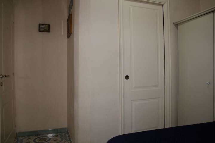 Room 7 of 28