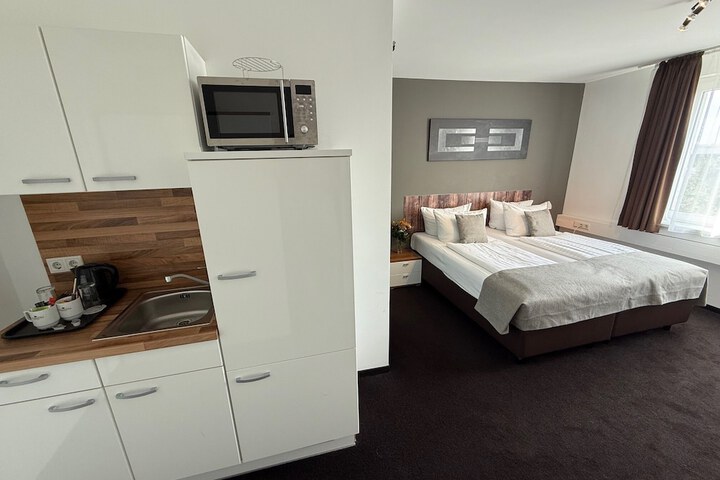 Room 33 of 62