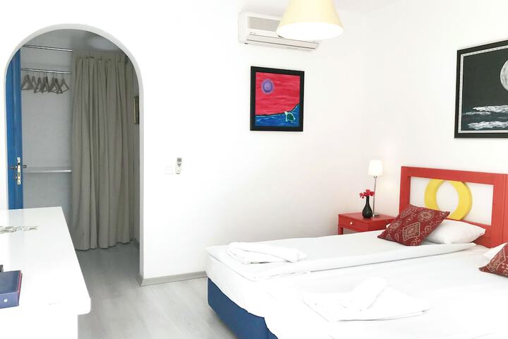 Room 52 of 144