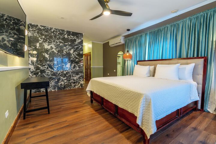 Room 28 of 92