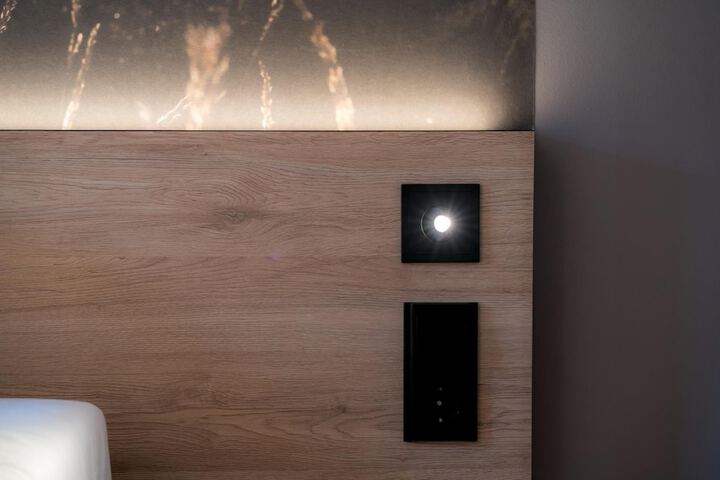 Room 27 of 60
