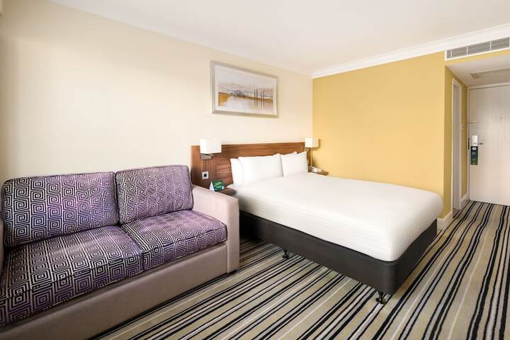 Room 25 of 137