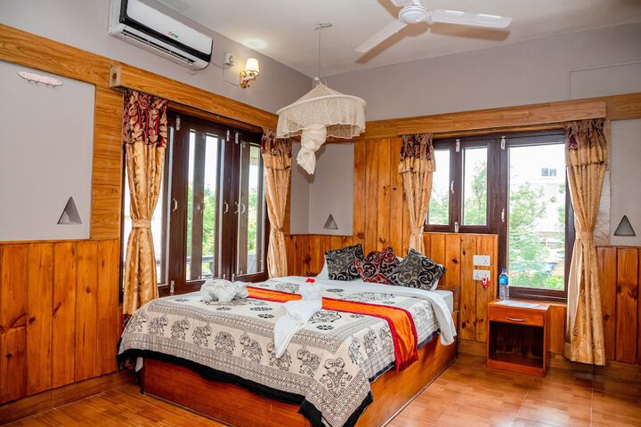 Room 4 of 76