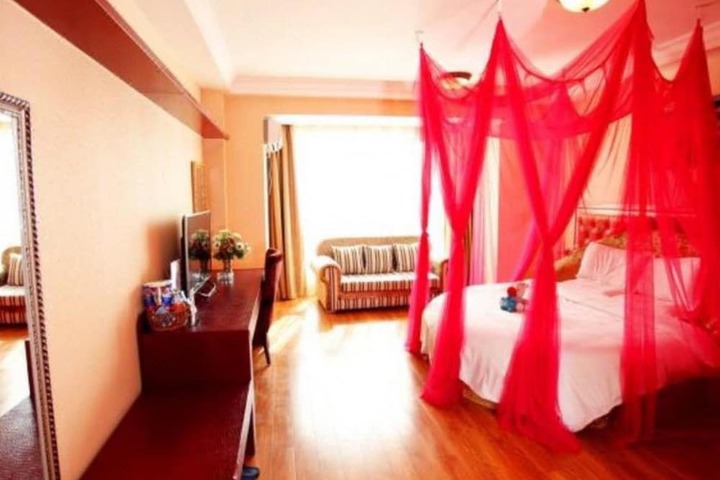 Room 3 of 25