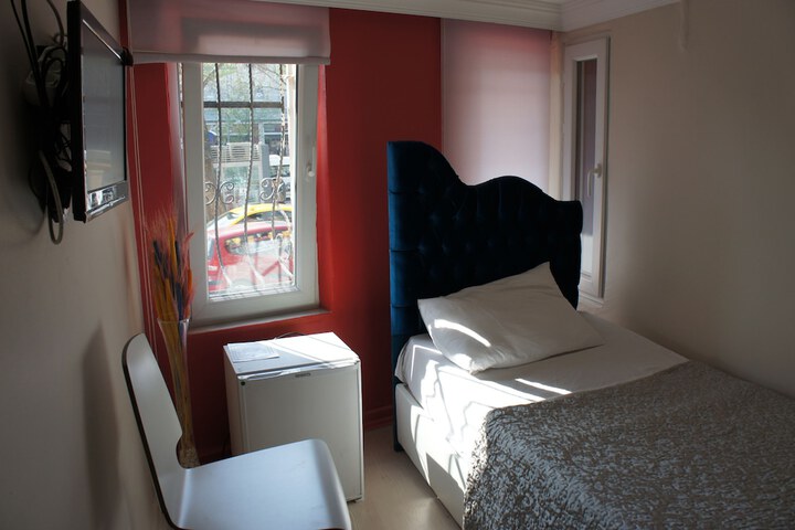 Room 7 of 15