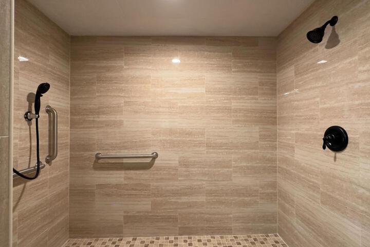 Room 16 of 284