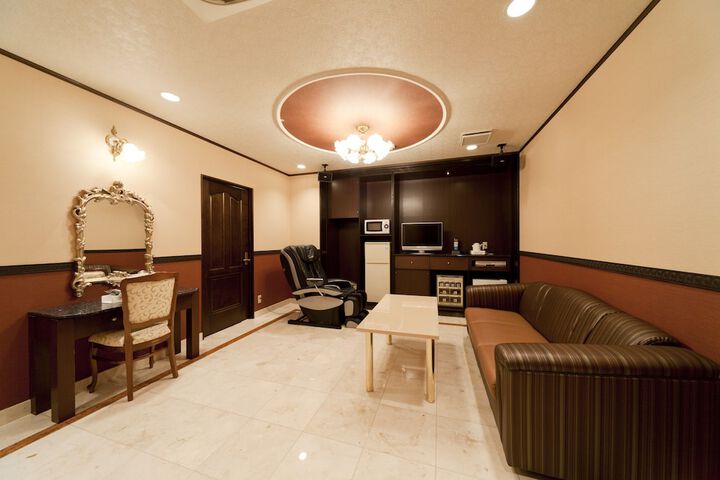 Room 8 of 32