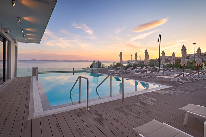 Pool 60 of 106
