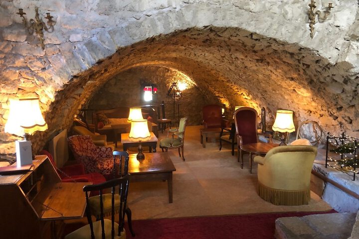 Lounge 71 of 89