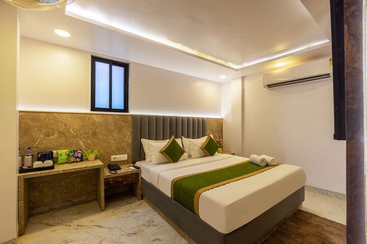 Room 4 of 17