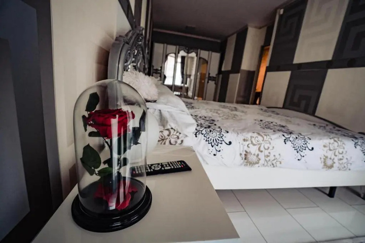 Room 2 of 9