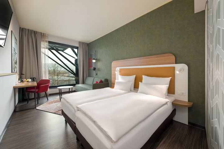 Room 32 of 164