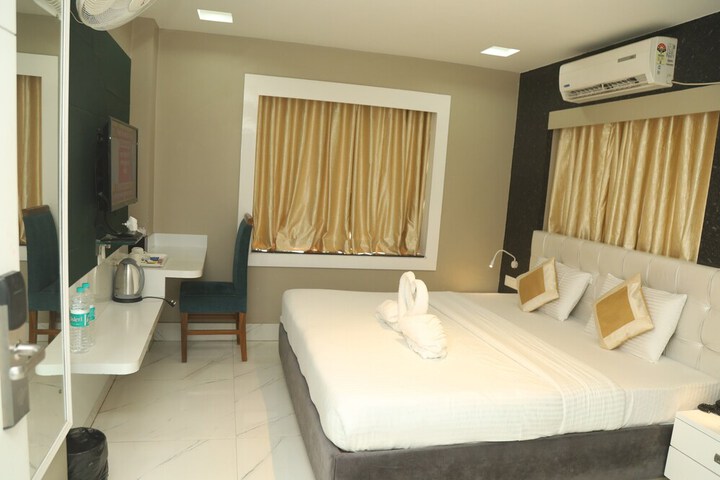 Room 12 of 25